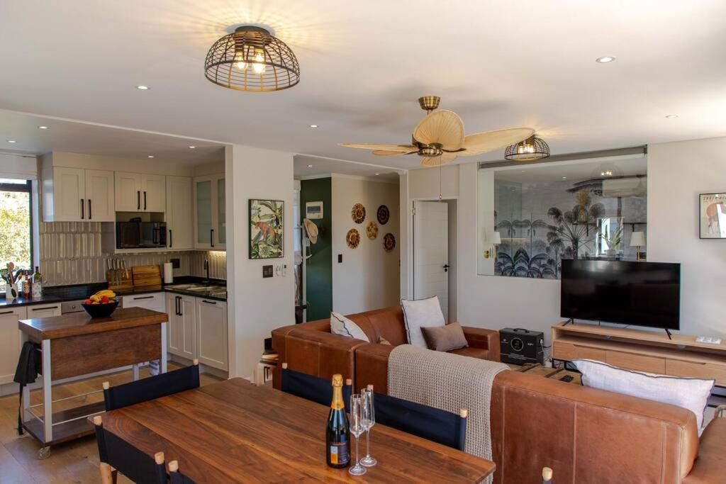 Stylish Floor Apartment Cape Town